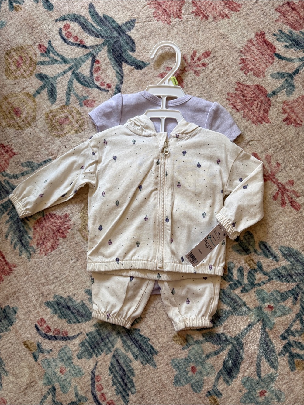 🔹2/$10🔹 Carters NWT outfit set size 3 months